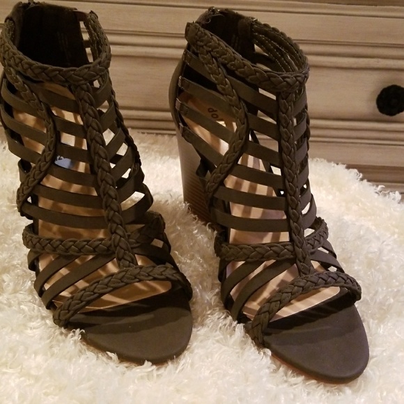 dollhouse shoes company